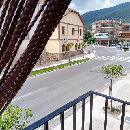 With 2 Bedrooms In With Wonderful Mountain View And Terrace *